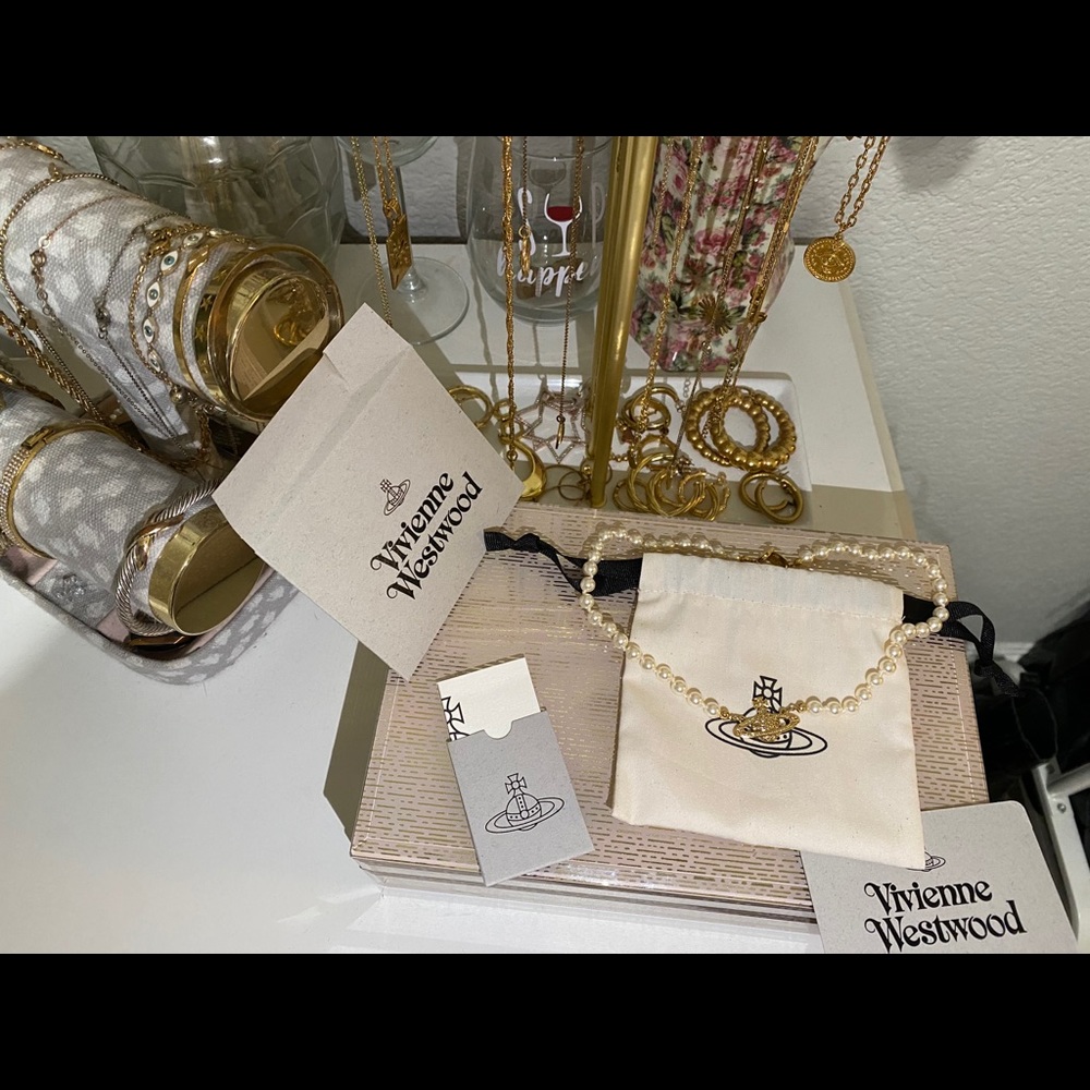COPY - Vivienne Westwood Pearl choker necklace